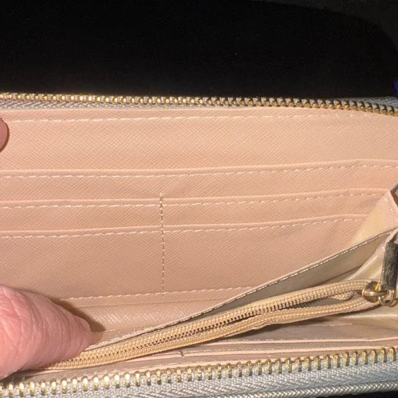 Dasein Elegant Gold Zip Around Full Size Wristlet NWOT - Picture 4 of 16